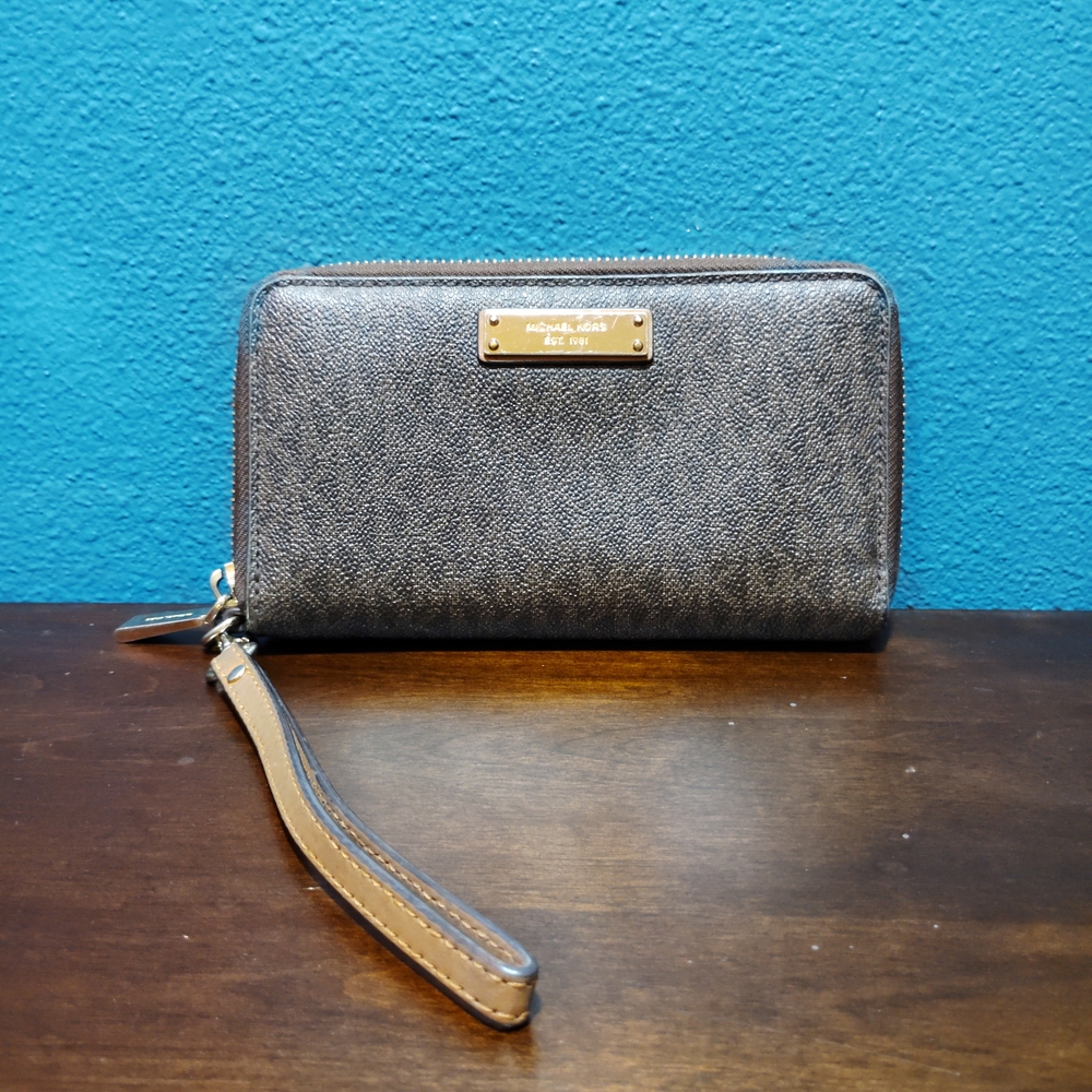 Michael Kors Jet Set Travel Large Logo Continental Wristlet Wallet